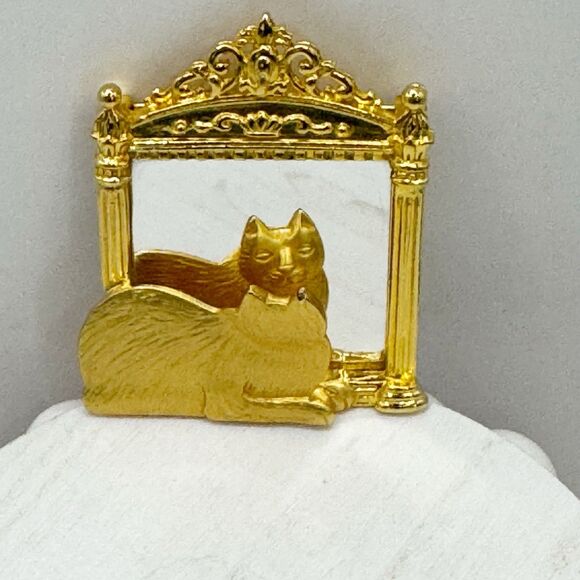 JJ Cat Looking In Mirror Brooch Pin Kitschy Jonette Jewelry - Picture 1 of 9
